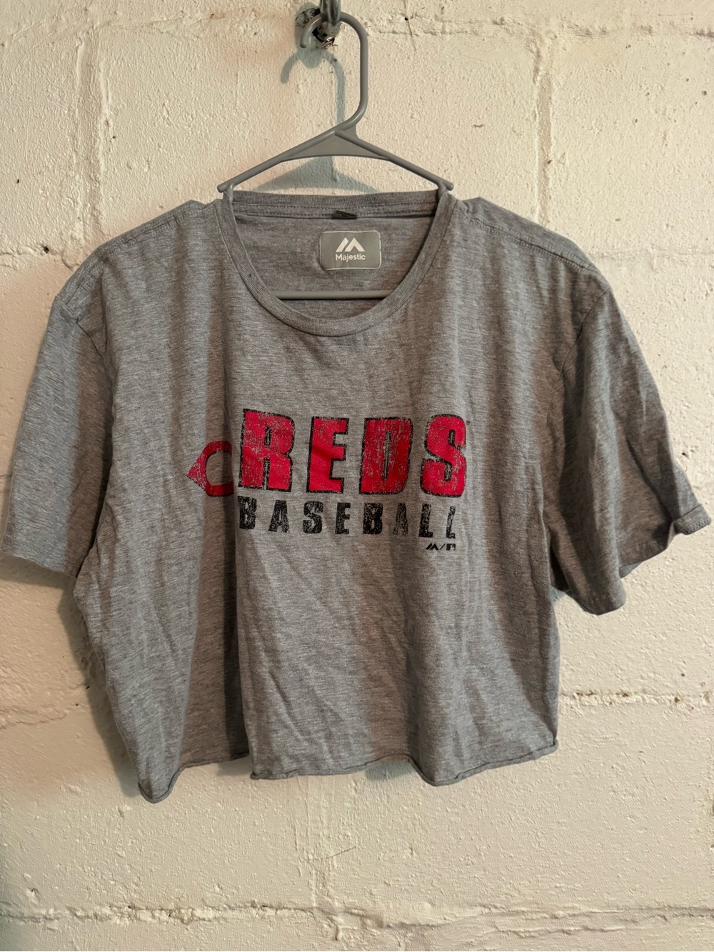Majestic Gray Crop Tee with Red 'REDS' Baseball Graphic